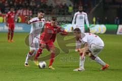 2. BL  - Saison 2013/2014 - FC Ingolstadt 04 - 1.FC Kaiserslautern - Christoph Knasmüllner (7) wird umlagert