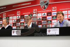 2. BL - FC Ingolstadt 04 - Saison 2013/2014 - Trainervorstellung Wechsel Ralph Hasenhüttl, Oliver Samwald und links Sportdirektor Thomas Linke