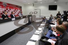 2. BL - FC Ingolstadt 04 - Saison 2013/2014 - Trainervorstellung Wechsel Ralph Hasenhüttl, Sportdirektor Thomas Linke und mitte Pressesprecher Oliver Samwald
