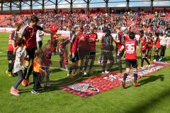 FC Ingolstadt 04 - FC Energie Cottbus - Spieler bedanken sich bei den Fans - Foto: Jürgen Meyer