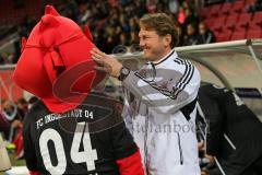 2. BL - FC Ingolstadt 04 - VfR Aalen 2:0 - Cheftrainer Ralph Hasenhüttl vor dem Spiel mit Schanzi