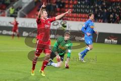 2. BL - Saison 2013/2014 - FC Ingolstadt 04 - VfL Bochum - Karl-Heinz Lappe (25) zieht ab Tor zum 2:0 Jubel, Torwart Andreas Luther chancenlos