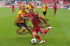 2. BL - FC Ingolstadt 04 - Dynamo Dresden - Saison 2013/2014 - Moritz Hartmann (9) rechts und links Toni Leistner