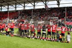 FC Ingolstadt 04 - FC Energie Cottbus - Spieler bedanken sich bei den Fans - Andreas Buchner inmitten der Fans - Foto: Jürgen Meyer