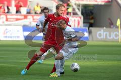 2. BL - FC Ingolstadt 04 - DSC Armenia Bielefeld - 3:2 - Philipp Hofmann (28) im Zweikampf