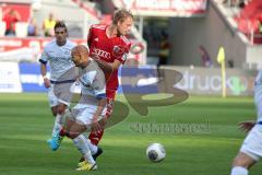 2. BL - FC Ingolstadt 04 - DSC Armenia Bielefeld - 3:2 - Philipp Hofmann (28) im Zweikampf