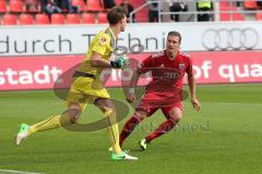 2. BL - FC Ingolstadt 04 - Fortuna Düsseldorf - 1:2 -  Manuel Schäffler (17) kommt zu spät, Torwart Fabian Giefer