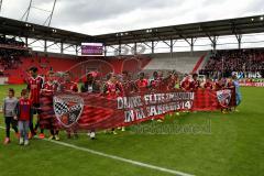 FC Ingolstadt 04 - FC Energie Cottbus - Spieler bedanken sich bei den Fans - Foto: Jürgen Meyer