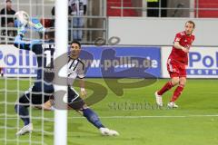 2. BL - FC Ingolstadt 04 - VfR Aalen 2:0 - Moritz Hartmann (9) schießt auf das Tor, Torwart Jasmin Fejzic hält