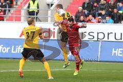 2. BL - FC Ingolstadt 04 - Dynamo Dresden - Saison 2013/2014 - Karl-Heinz Lappe (25) Kopfballduell mit Christoph Menz