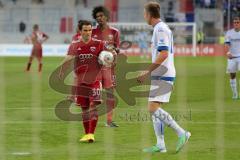 2. BL - FC Ingolstadt 04 - DSC Arminia Bielefeld - 3:2 - Tamas Hajnal (30) geht zum Elfmeterpunkt