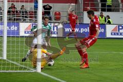 2. BL - Saison 2013/2014 - FC Ingolstadt 04 - SpVgg Greuther Fürth - Andre Mijatovic (4 FC Ingolstadt 04) - Hesl Wolfgang Torwart Greuther Fürth)