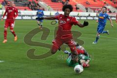 2. BL - Saison 2013/2014 - FC Ingolstadt 04 - VfL Bochum - Torwart Andreas Luthe holt Caiuby Francisco da Silva (31) von den Beinen, Elfmeter für Ingolstadt