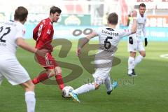 2. BL - FC Ingolstadt 04 - SV Sandhausen - Saison 2013/2014 - Pascal Groß (20) links flankt und rechts Denis Linsmayer stört