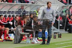 2. BL - FC Ingolstadt 04 - Fortuna Düsseldorf - 1:2 - Cheftrainer Ralph Hasenhüttl am gibt Anweisungen und schimpft, Michael Henke