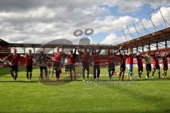 FC Ingolstadt 04 - FC Energie Cottbus - Spieler bedanken sich bei den Fans - Foto: Jürgen Meyer