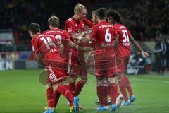 2. BL 2014 - FC Ingolstadt 04 - 1860 München - 2:0 - Philipp Hofmann (28) zieht ab zum 1:0 Tor für Ingolstadt Jubel mit Caiuby Francisco da Silva (31) und Moritz Hartmann (9), hinten Danilo Soares Teodoro (15)