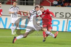 2. BL - FC Ingolstadt 04 - VfR Aalen 2:0 - Christian Eigler (18) schießt auf das Tor trifft seinen Gegenspieler Oliver Barth am Kinn und der Ball geht ins Tor zum 2:0