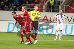 2. BL - FC Ingolstadt 04 - VfR Aalen 2:0 - Christian Eigler (18) schießt auf das Tor trifft seinen Gegenspieler am Kinn und der Ball geht ins Tor zum 2:0. Tor Jubel mit Moritz Hartmann (9)