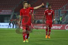 2. BL - Saison 2013/2014 - FC Ingolstadt 04 - FSV Frankfurt - 0:1 - Konstantin Engel (22) bedankt sich bei den Fans