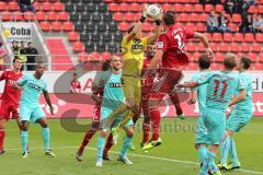 2. BL - FC Ingolstadt 04 - Fortuna Düsseldorf - 1:2 - Torwart Fabian Giefer kommt Manuel Schäffler (17) zuvor