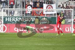 2. BL - FC Ingolstadt 04 - FC St. Pauli - 1:2 - Torwart Ramazan Özcan (1) geknickt im Tor