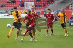 2. BL - FC Ingolstadt 04 - Dynamo Dresden - Saison 2013/2014 - Moritz Hartmann (9) wird bedrängt