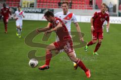 2. BL - FC Ingolstadt 04 - FC St. Pauli - 1:2 - Karl-Heinz Lappe (25) in Bedrängnis