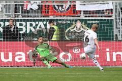 2. BL - FC Ingolstadt 04 - FC St. Pauli - 1:2 - Elfmeter von Florian Kringe, Torwart Ramazan Özcan (1) hält den Ball doch im Nachschuß das 1:2 für Pauli