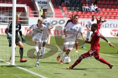 2. BL - FC Ingolstadt 04 - Karlsruher SC - 0:2 - Torchance für Roger de Oliveira Bernardo (8) rechts