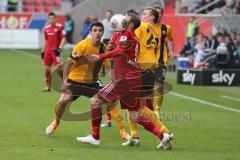 2. BL - FC Ingolstadt 04 - Dynamo Dresden - Saison 2013/2014 - Moritz Hartmann (9) wird bedrängt