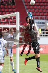 2. BL - FC Ingolstadt 04 - Karlsruher SC - 0:2 - Caiuby Francisco da Silva (31) gegen Torwart Dirk Orlishausen, Tor wird nicht gegeben