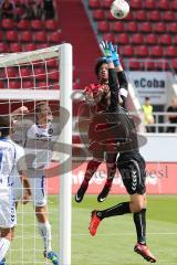 2. BL - FC Ingolstadt 04 - Karlsruher SC - 0:2 - Caiuby Francisco da Silva (31) gegen Torwart Dirk Orlishausen, Tor wird nicht gegeben