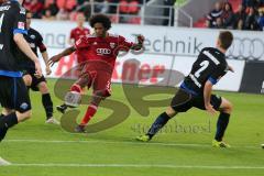 2. BL - Saison 2013/2014 - FC Ingolstadt 04 - SC Paderborn - Caiuby Francisco da Silva (31) zieht ab, leider drüber