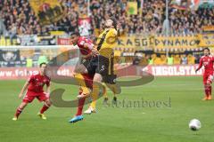 2. BL - FC Ingolstadt 04 - Dynamo Dresden - Saison 2013/2014 - Collin Quaner (11) links und rechts in der Luft Romain Bregerie