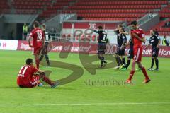 2. BL - Saison 2013/2014 - FC Ingolstadt 04 - SC Paderborn - Schiedsrichter Peter Gagelmann links pfeift ab, Enttäuschung bei Ingolstadt und Jubel bei Paderborn