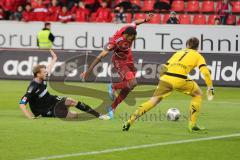 2. BL - Saison 2013/2014 - FC Ingolstadt 04 - SC Paderborn - Collin Quaner (11) im Zweikampf mit Thomas Brettel, scheitert knapp am Tor von Torwart Lukas Kruse