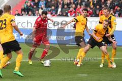 2. BL - FC Ingolstadt 04 - Dynamo Dresden - Saison 2013/2014 - Karl-Heinz Lappe (25) zieht ab, leider drüber