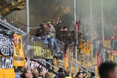 2. BL - FC Ingolstadt 04 - Dynamo Dresden - Saison 2013/2014 - Dynamo Fans Pyro Technik