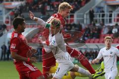 2. BL - FC Ingolstadt 04 - SV Sandhausen - Saison 2013/2014 - Tor das nicht gegeben wurde. Philipp Hofmann (28) köpft den Ball ins Tor, Julian Schauerte (11) kämpft dagegen