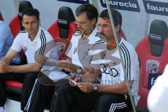 2. BL - FC Ingolstadt 04 - Karlsruher SC - 0:2 - Michael Henke und rechts Cheftrainer Marco Kurz