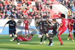 2. BL - Saison 2013/2014 - FC Ingolstadt 04 - SC Paderborn - rechts Caiuby Francisco da Silva (31) zieht ab 22Michael Heinloth kann retten