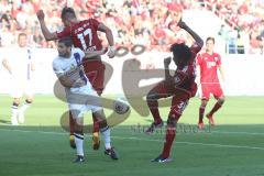 2. BL - FC Ingolstadt 04 - Erzgebirge Aue - 1:2 -  Caiuby Francisco da Silva (31) zieht ab und schießt einen Gegenspieler an, am Arm. Kein Elfmeter