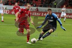 2. BL - FC Ingolstadt 04 - VfR Aalen 2:0 - Moritz Hartmann (9) im Kampf um den Ball mit Torwart Jasmin Fejzic