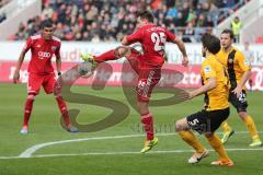 2. BL - FC Ingolstadt 04 - Dynamo Dresden - Saison 2013/2014 - Karl-Heinz Lappe (25) trifft den Ball vor dem Tor nicht richtig