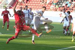 2. BL - FC Ingolstadt 04 - Erzgebirge Aue - 1:2 -  Roger de Oliveira Bernardo (8)knapp am Tor