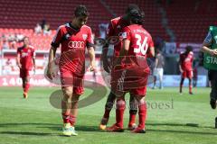 2. BL - FC Ingolstadt 04 - Karlsruher SC - 0:2 - gehen vom Platz von links Danilo Soares Teodoro (15), Roger de Oliveira Bernardo (8) und Almog Cohen (36) unterhalten sich ganz eng