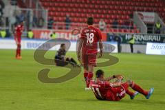 2. BL - Saison 2013/2014 - FC Ingolstadt 04 - SC Paderborn - Schiedsrichter Peter Gagelmann links pfeift ab, Enttäuschung bei Ingolstadt und Jubel bei Paderborn