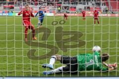 2. BL - Saison 2013/2014 - FC Ingolstadt 04 - VfL Bochum - Torwart Andreas Luthe pariert den Elfmeter von Philipp Hofmann (28), der im Nachschub das 1:0 Tor erzielt, Jubel