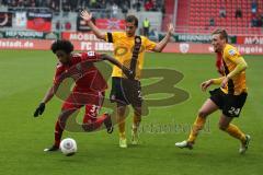 2. BL - FC Ingolstadt 04 - Dynamo Dresden - Saison 2013/2014 - Caiuby Francisco da Silva (31) und rechts Christoph Menz